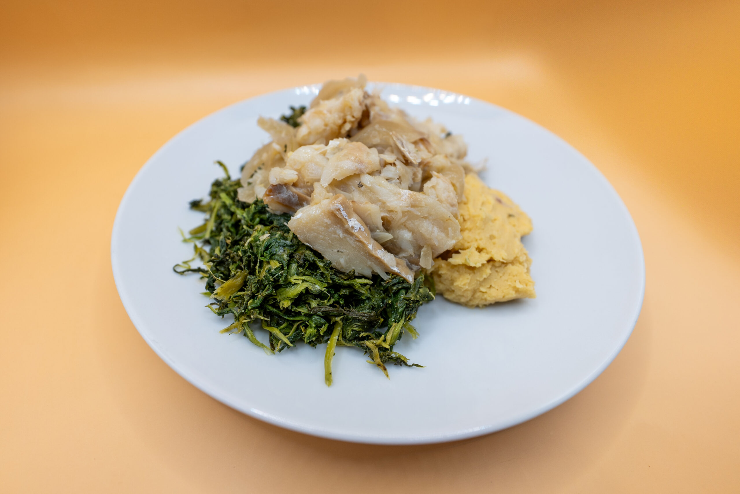 Bacalhau lascado com puré de grão de bico e grelos - Image 3