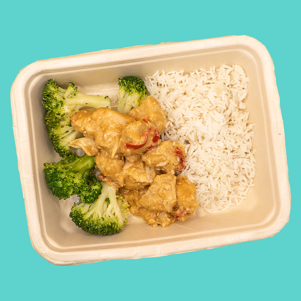 Frango com molho de amendoim, arroz basmati e brócolos