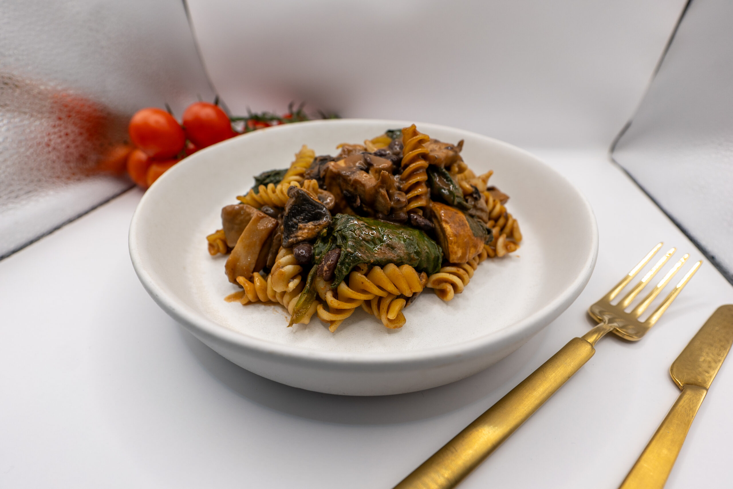 ‘One Pot Pasta’ (fusilli integral com feijão preto, espinafres e cogumelos) (vegan) - Image 3