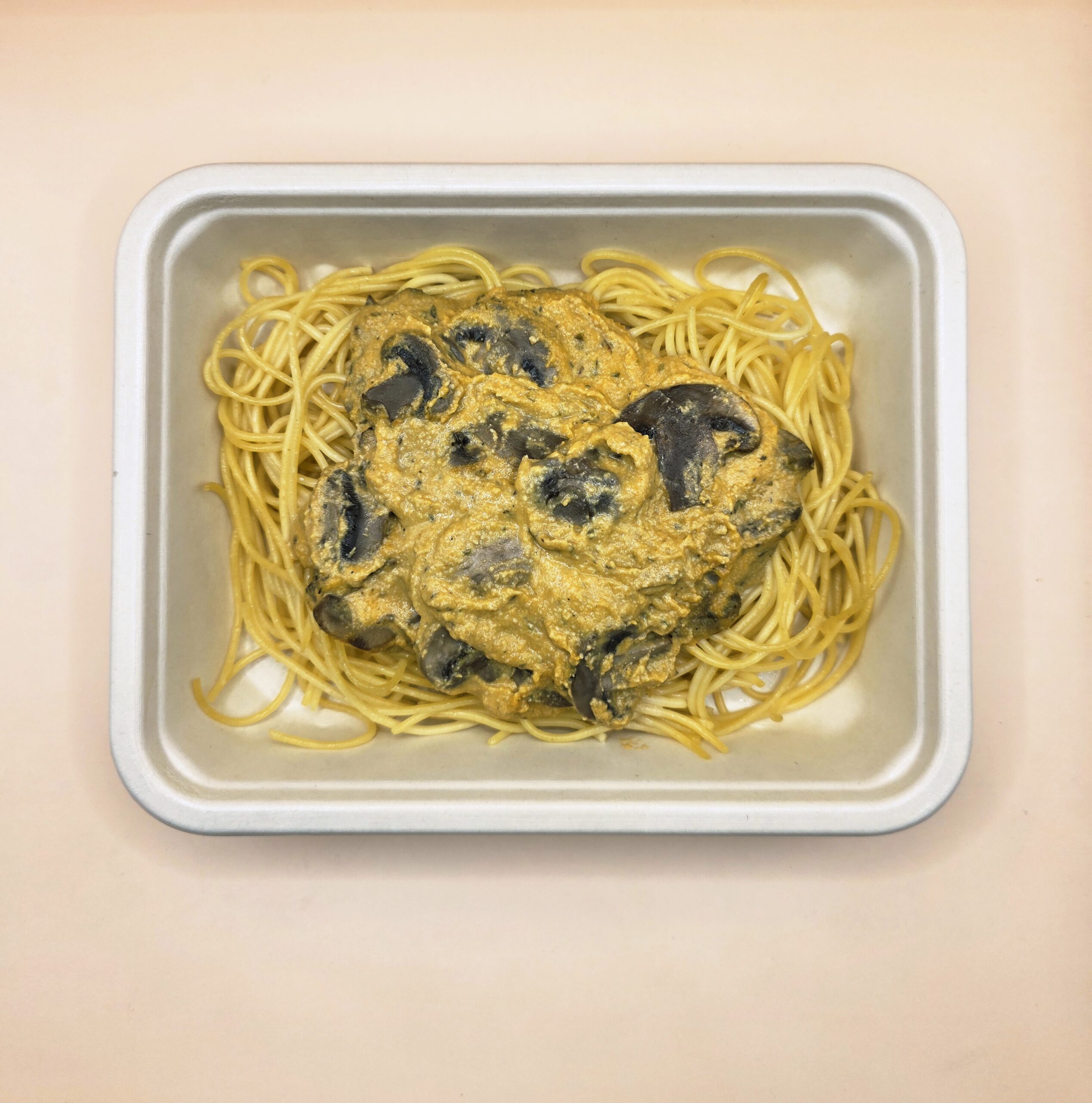 Massa integral com molho cremoso de cogumelos (vegan)