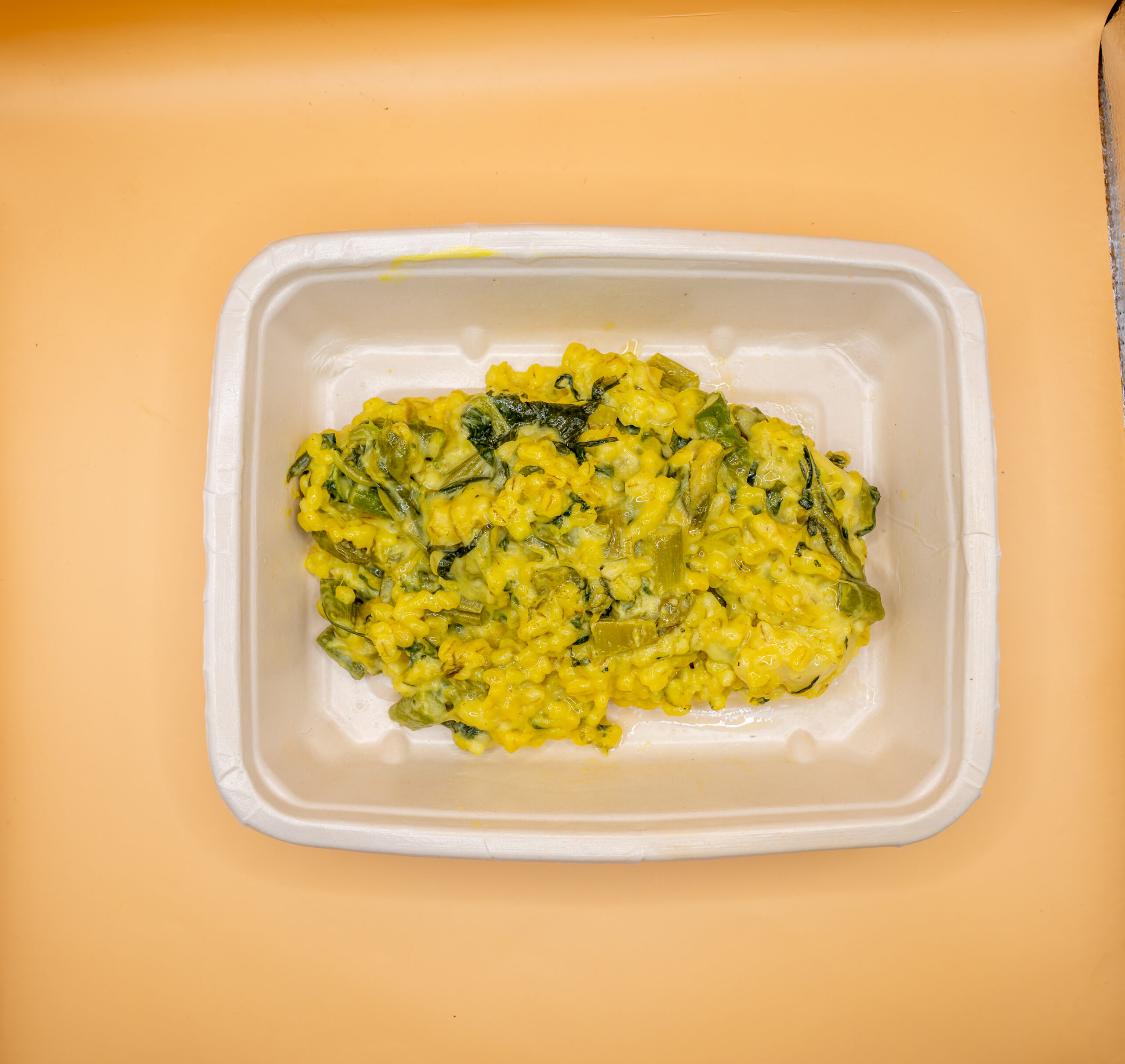 Risotto de cevadinha com nabiças e espargos (vegetariano)