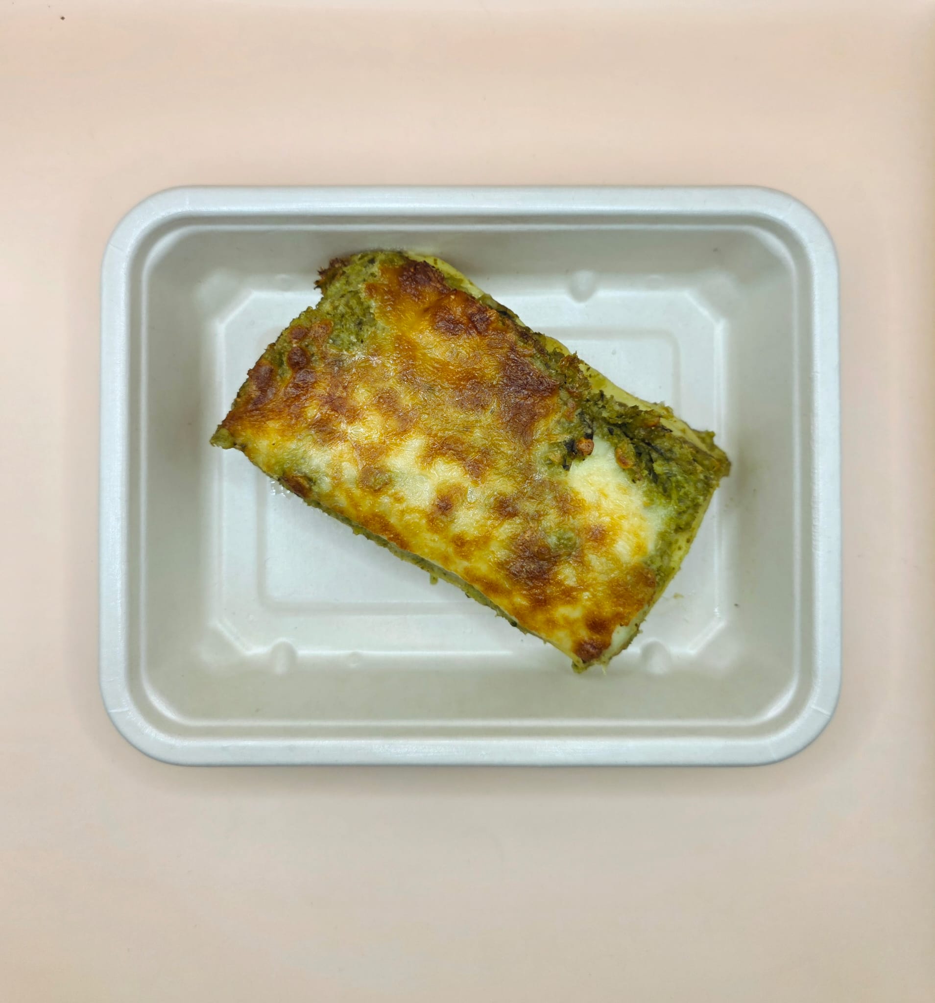 Lasanha com pesto de brócolos e courgette (vegetariano)