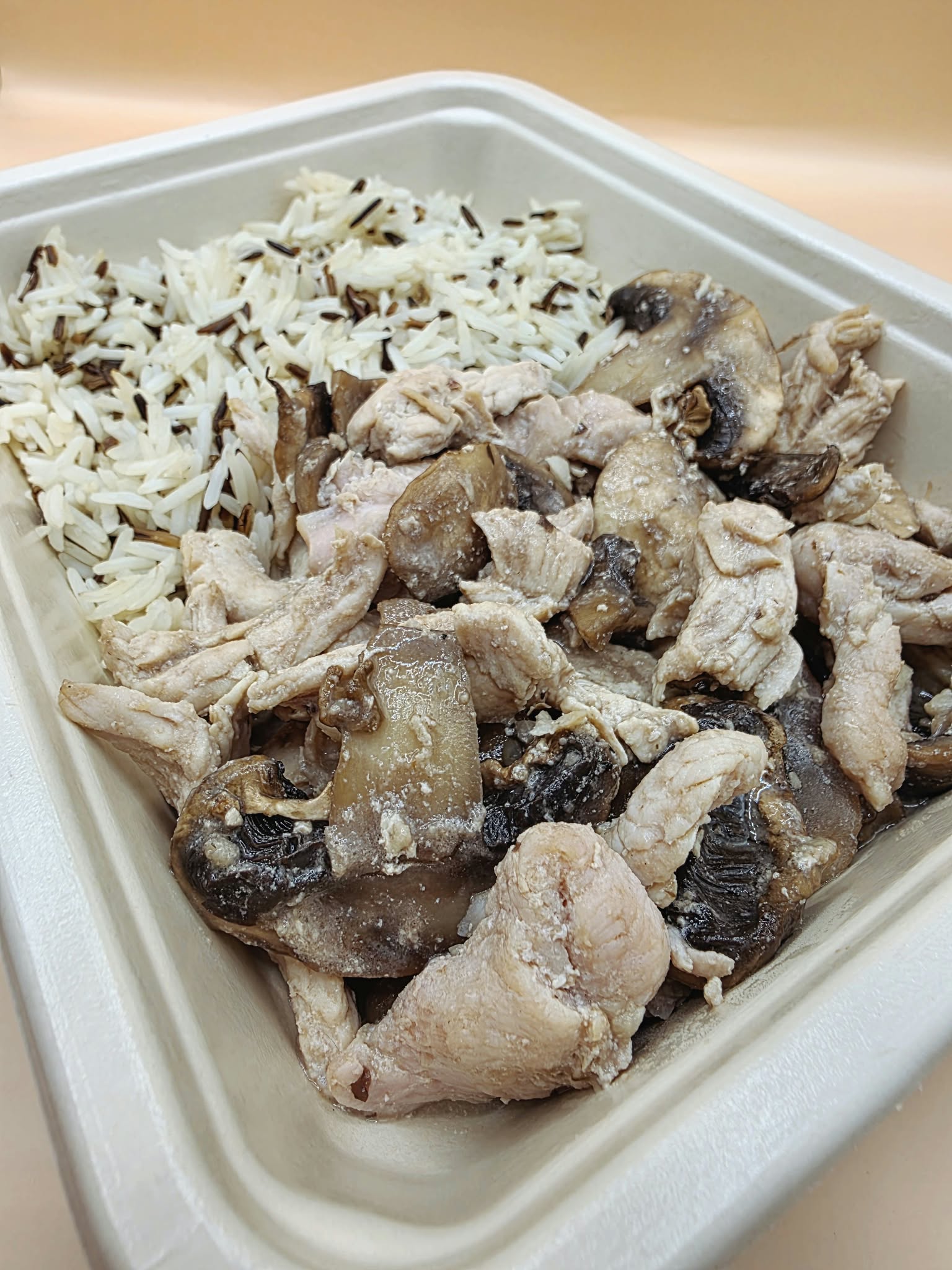 Strogonoff de peru com cogumelos e arroz selvagem - Image 4